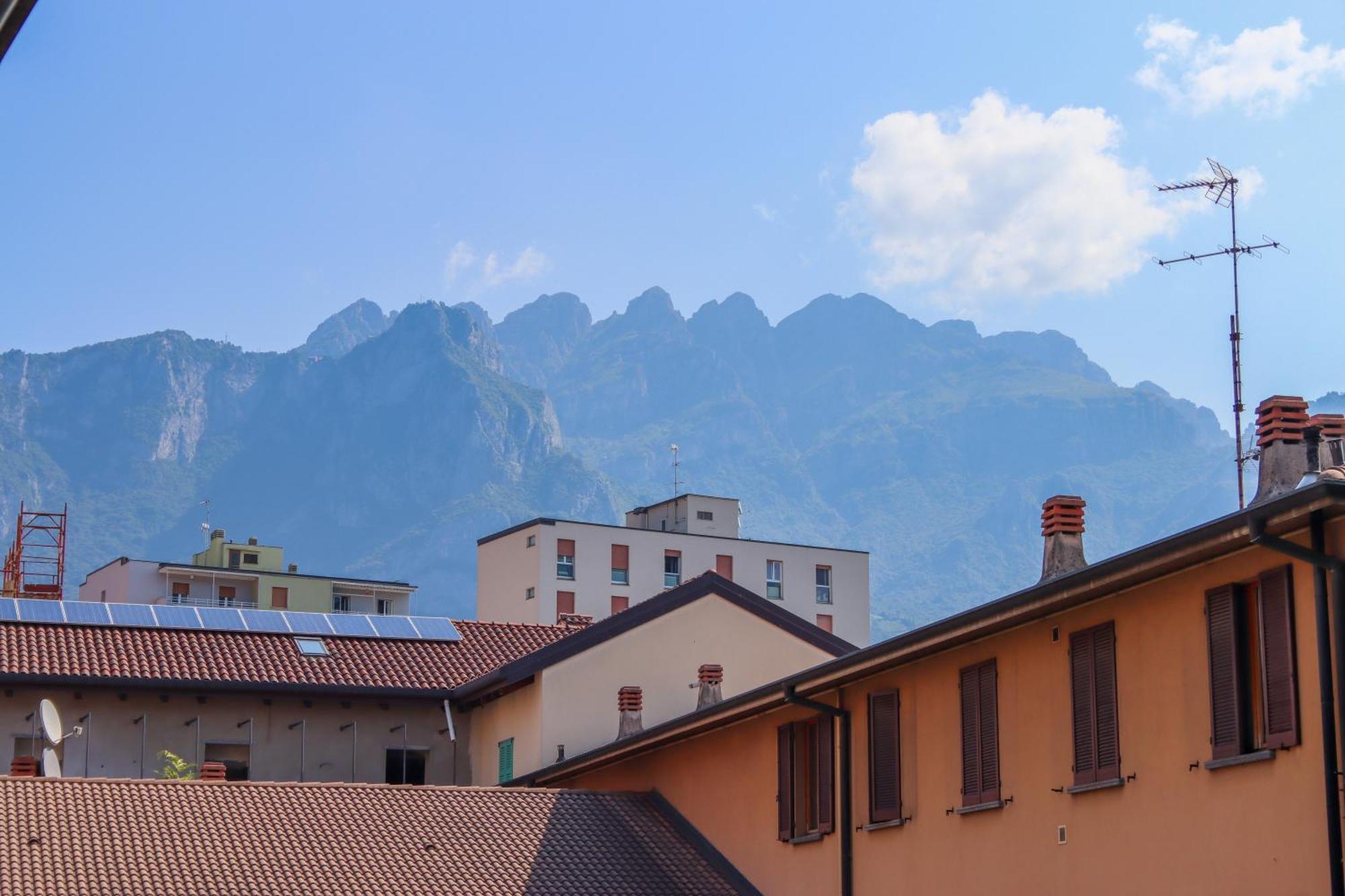 Casa Ardo Wifi & Free Parking In Lecco Center Apartamento Exterior foto